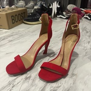 RED HEELS